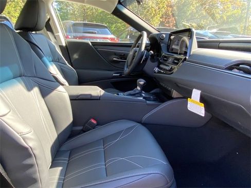 New 2025 Lexus ES 300h w/ Luxury Package image 22