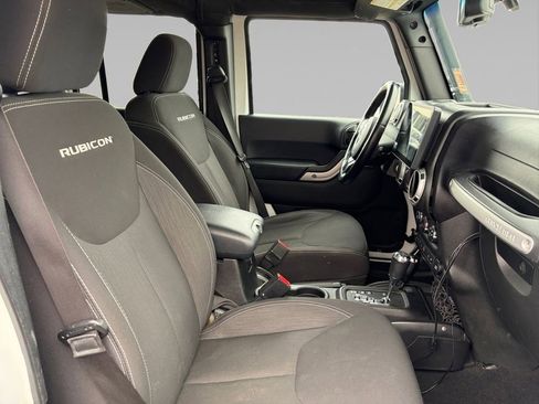 Used 2015 Jeep Wrangler Unlimited Rubicon image 18