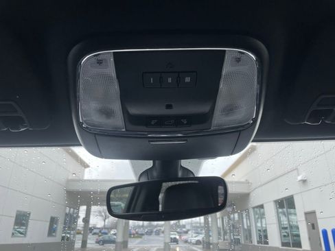 Used 2018 Jeep Grand Cherokee Limited image 16