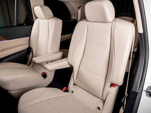 Used 2024 Mercedes-Benz GLS 450 4MATIC image 25