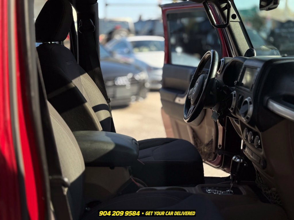 Used 2013 Jeep Wrangler Unlimited Rubicon w/ Connectivity Group AWD/4WD image 15