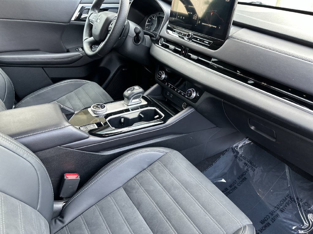 Used 2025 Mitsubishi Outlander SE AWD/4WD image 15