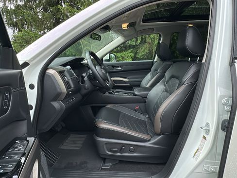 Certified 2023 Nissan Pathfinder Platinum image 12