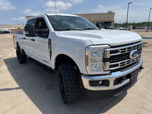 Used 2025 Ford F250 XLT w/ FX4 Off-Road Package image 17