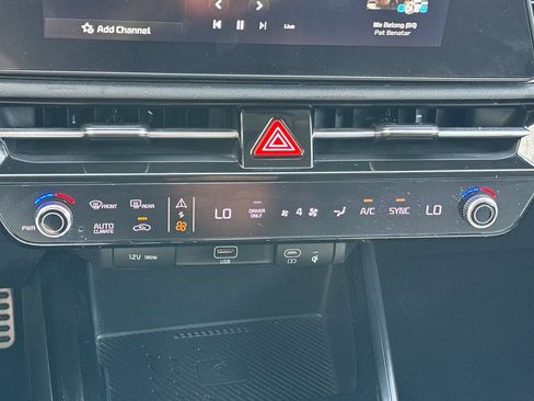 Certified 2023 Kia Niro EX Touring FWD image 22