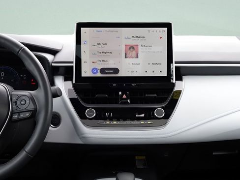 Certified 2025 Toyota Corolla SE w/ SE Premium Package image 33