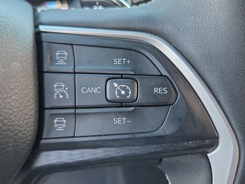 Used 2023 Jeep Grand Cherokee L Laredo RWD image 26
