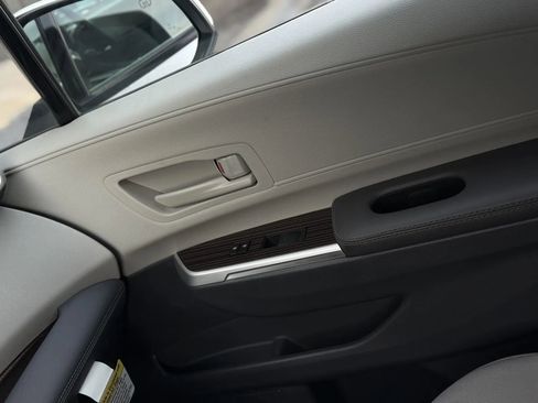 Used 2024 Toyota Sienna LE image 37