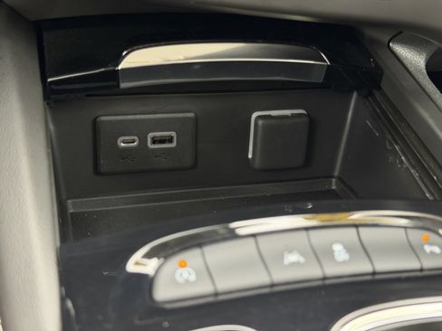 Used 2022 Buick Envision Preferred image 32