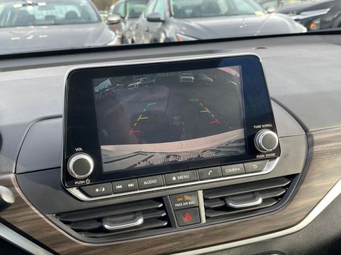 Used 2025 Nissan Altima 2.5 SV image 23