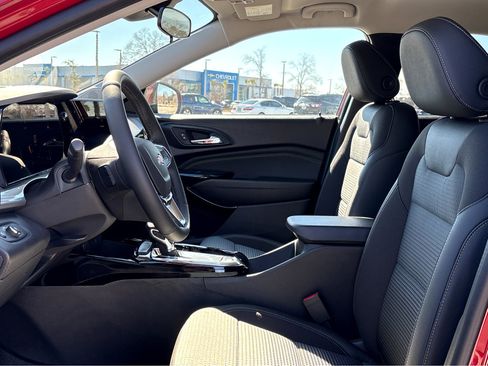 New 2026 Chevrolet Trax LT w/ Driver Confidence Package FWD image 18