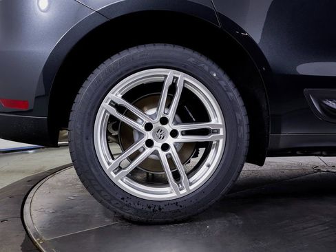 Certified 2025 Porsche Macan AWD/4WD image 22