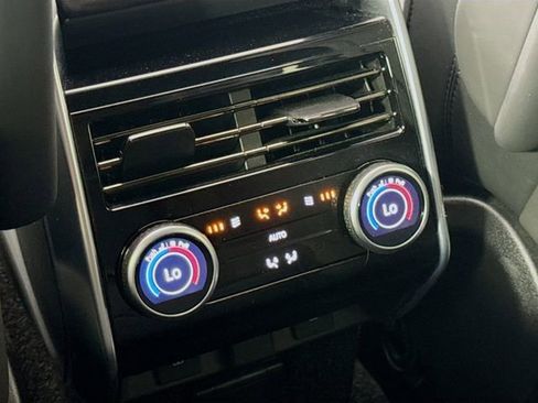 Used 2025 Land Rover Range Rover Long Wheelbase Autobiography image 27