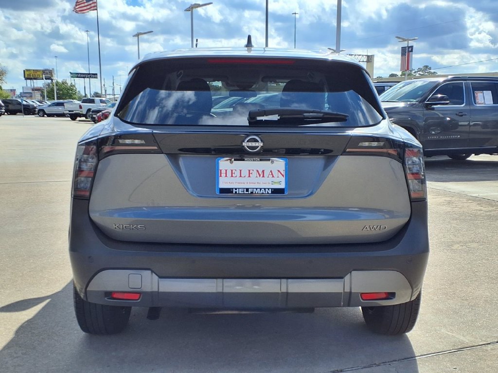 Used 2025 Nissan Kicks SV AWD/4WD image 6