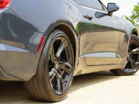 Used 2019 Chevrolet Camaro LT RWD image 15
