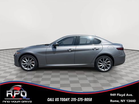 Used 2018 Alfa Romeo Giulia AWD image 2