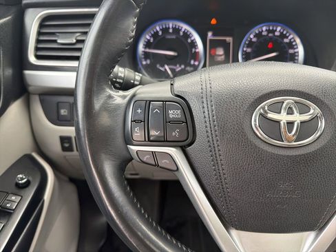 Used 2017 Toyota Highlander XLE AWD/4WD image 26