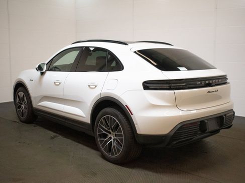 Used 2025 Porsche Macan 4S Electric image 3
