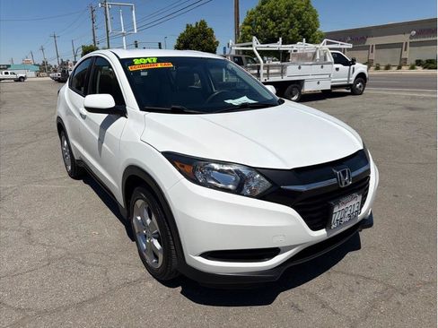 Used 2017 Honda HR-V LX image 2
