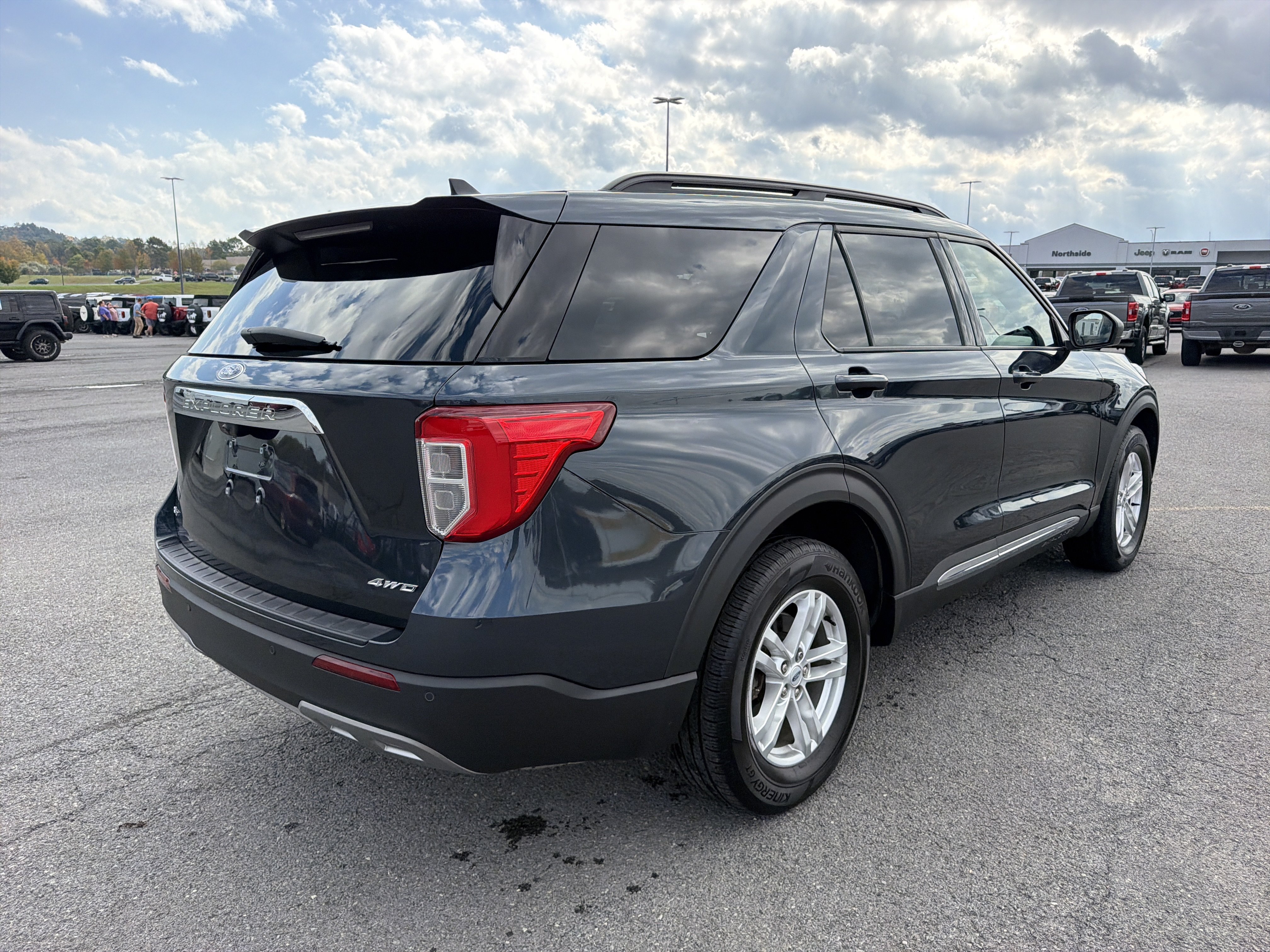 Used 2023 Ford Explorer XLT w/ Equipment Group 202A AWD/4WD image 4
