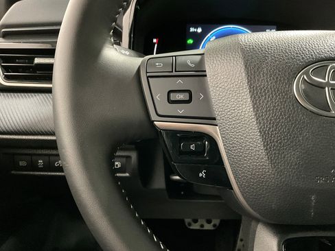Used 2025 Toyota Camry SE FWD image 16