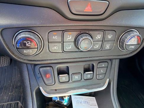 Used 2020 GMC Terrain SLE w/ Driver Convenience Package AWD/4WD image 14