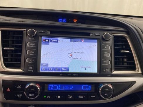 Used 2019 Toyota Highlander Limited Platinum AWD/4WD image 19