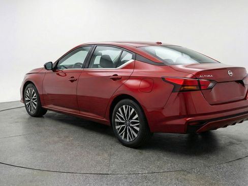 Used 2025 Nissan Altima 2.5 SV image 6