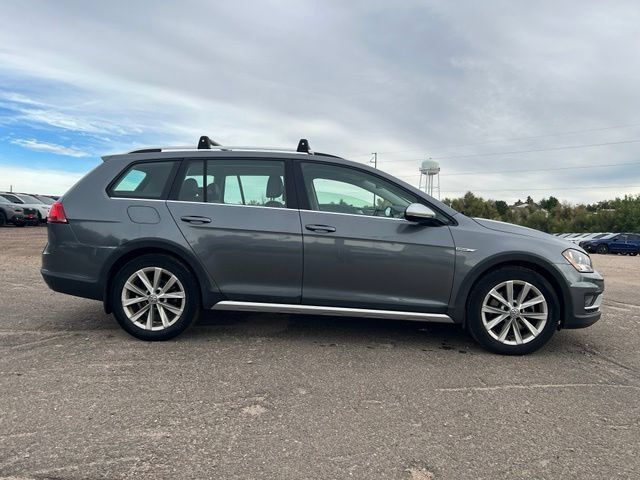 Used 2017 Volkswagen Golf Alltrack SE AWD/4WD image 6