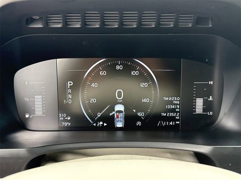 Used 2017 Volvo XC90 T5 Momentum w/ Vision Package image 17