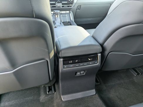 Used 2024 Lexus GX 550 w/ Accessory Package (Z1) AWD/4WD image 31