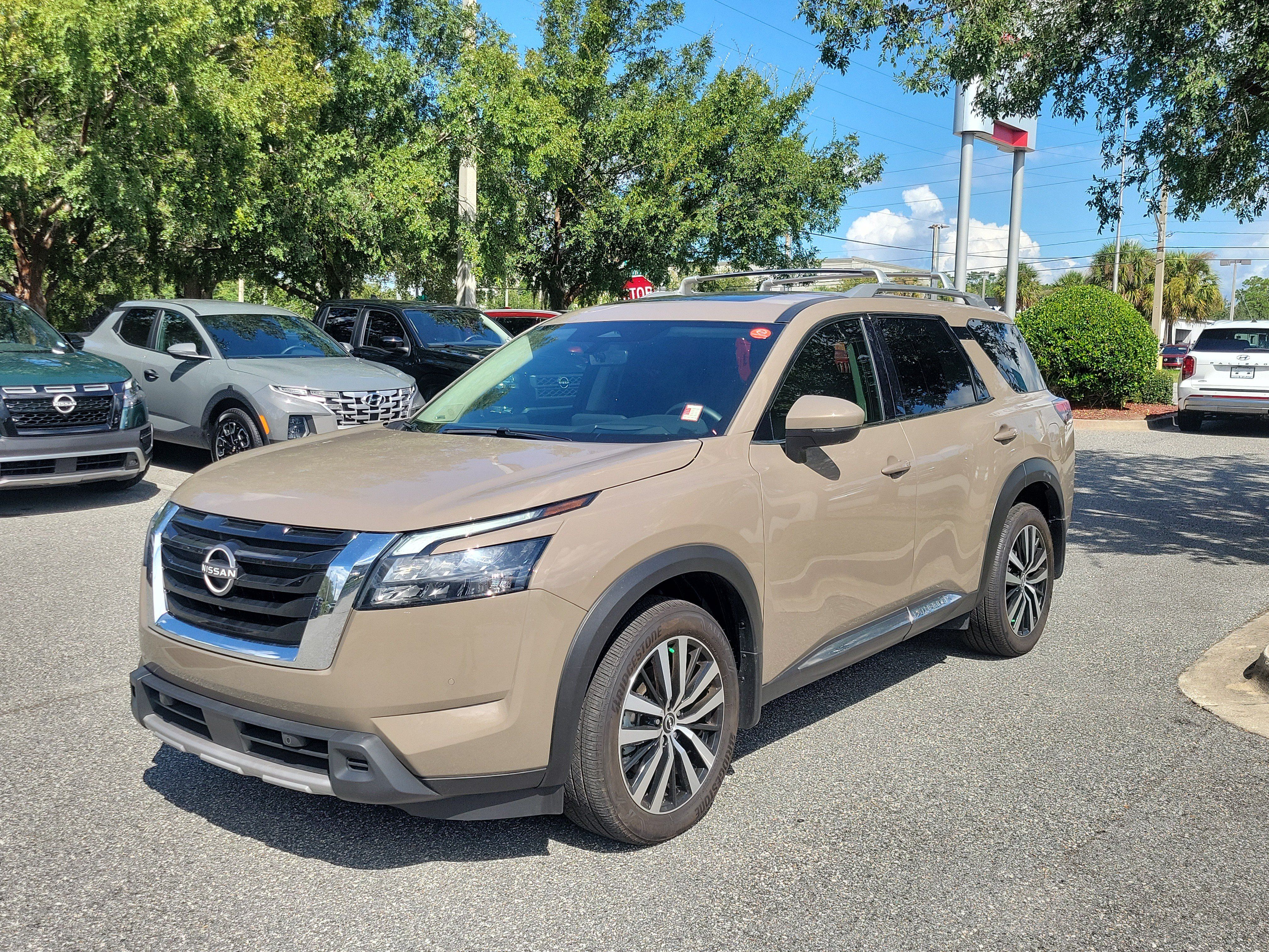 Used 2025 Nissan Pathfinder Platinum w/ Cargo Package AWD/4WD image 1