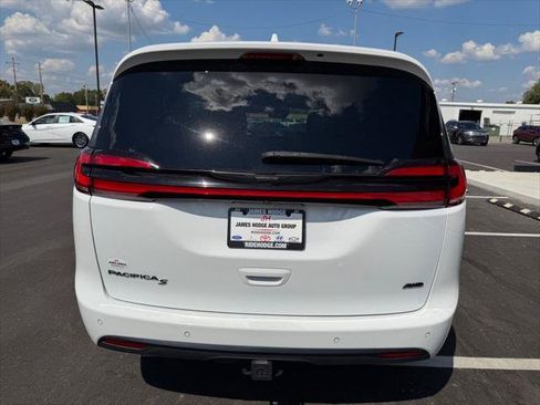 Used 2021 Chrysler Pacifica Touring-L w/ S Appearance Package AWD/4WD image 7