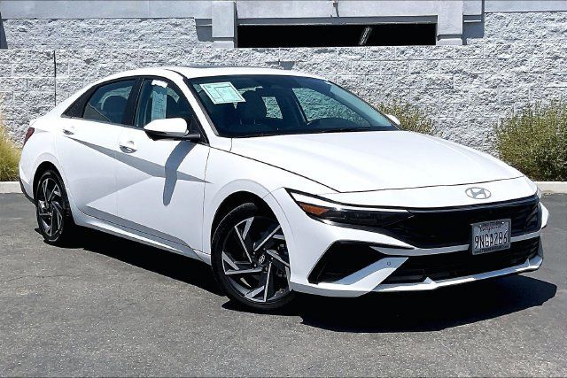 Used 2024 Hyundai Elantra Limited FWD image 12
