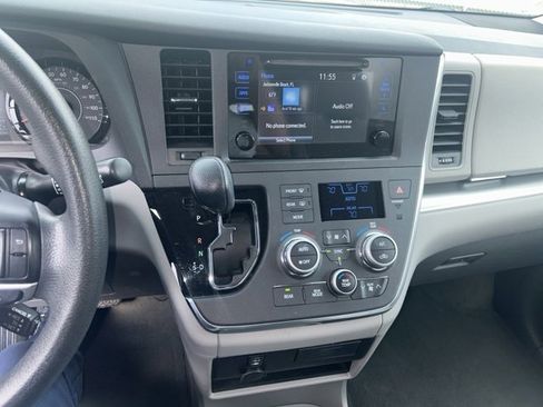 Used 2015 Toyota Sienna LE image 8