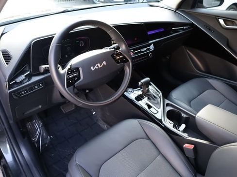 Used 2023 Kia Niro EX image 12