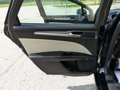 Used 2016 Ford Fusion Titanium FWD image 35
