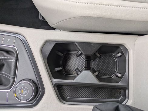 Used 2022 Volkswagen Tiguan SE R-Line image 29