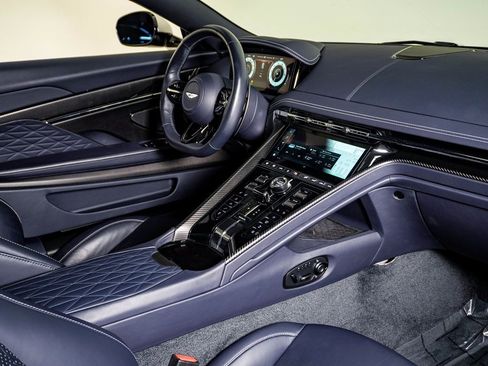 Used 2024 Aston Martin DB12 Coupe image 17