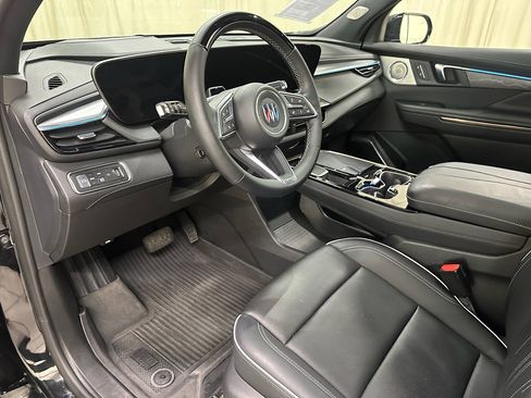 Used 2025 Buick Enclave Avenir image 31