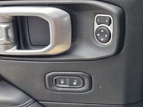 Used 2020 Jeep Wrangler Unlimited Sahara AWD/4WD image 32