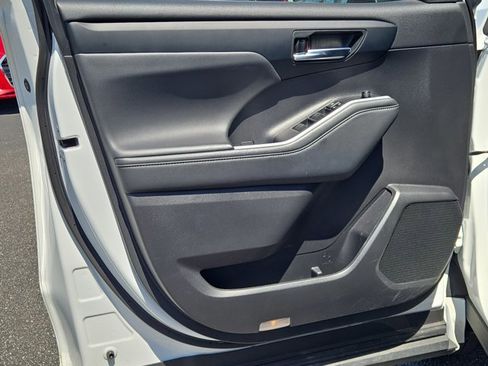 Used 2022 Toyota Highlander XSE image 12