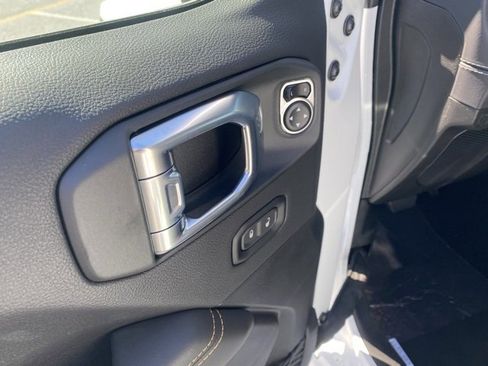 New 2025 Jeep Gladiator Sport image 13