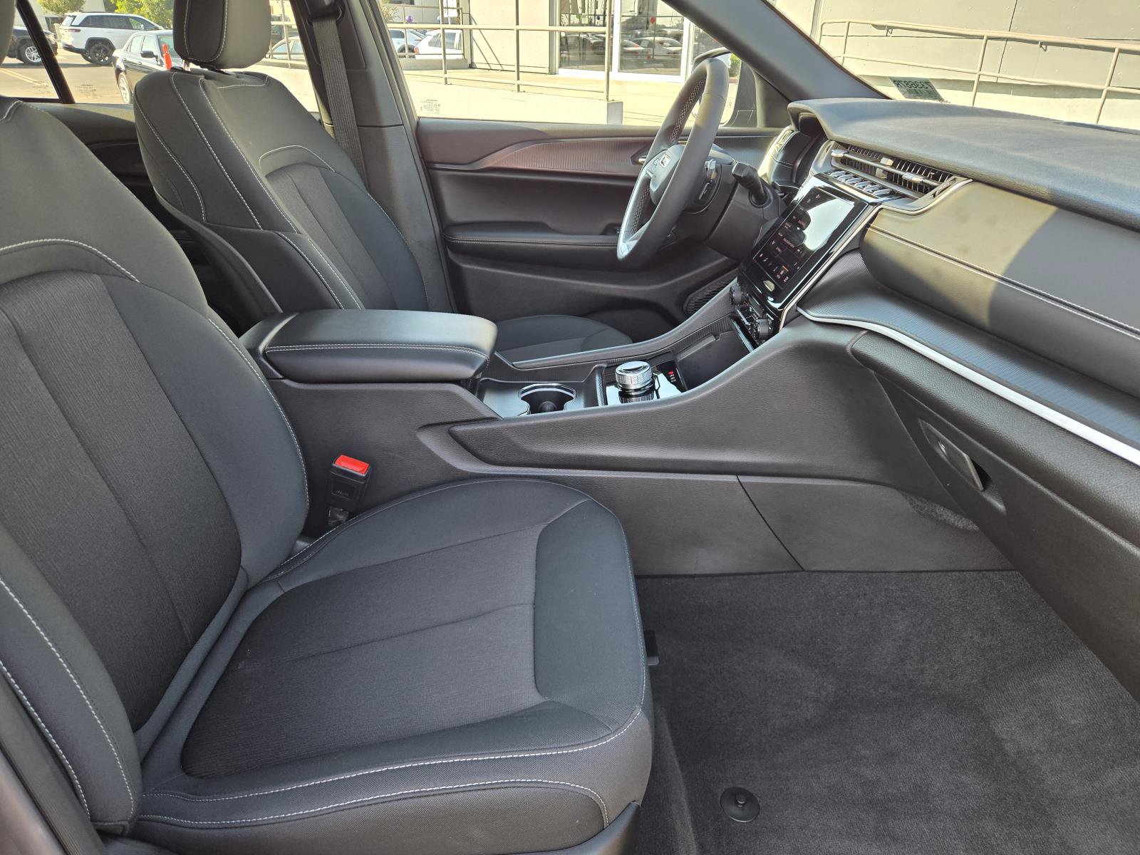 Certified 2025 Jeep Grand Cherokee Laredo X RWD image 33