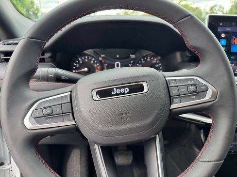 Used 2025 Jeep Compass Trailhawk AWD/4WD image 28