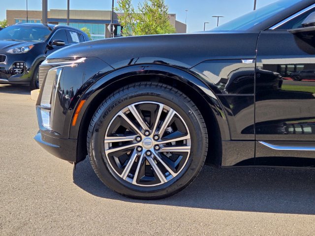 Used 2024 Cadillac Lyriq Luxury w/ LPO, Floor Liner Package RWD image 9