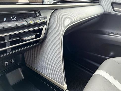 Used 2025 Toyota Camry SE FWD image 34