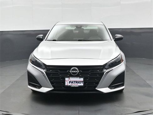 Used 2025 Nissan Altima 2.5 SV image 9