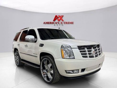 Used 2012 Cadillac Escalade Luxury AWD/4WD image 10