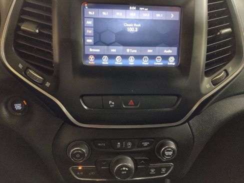 Used 2020 Jeep Cherokee Latitude Plus FWD image 25